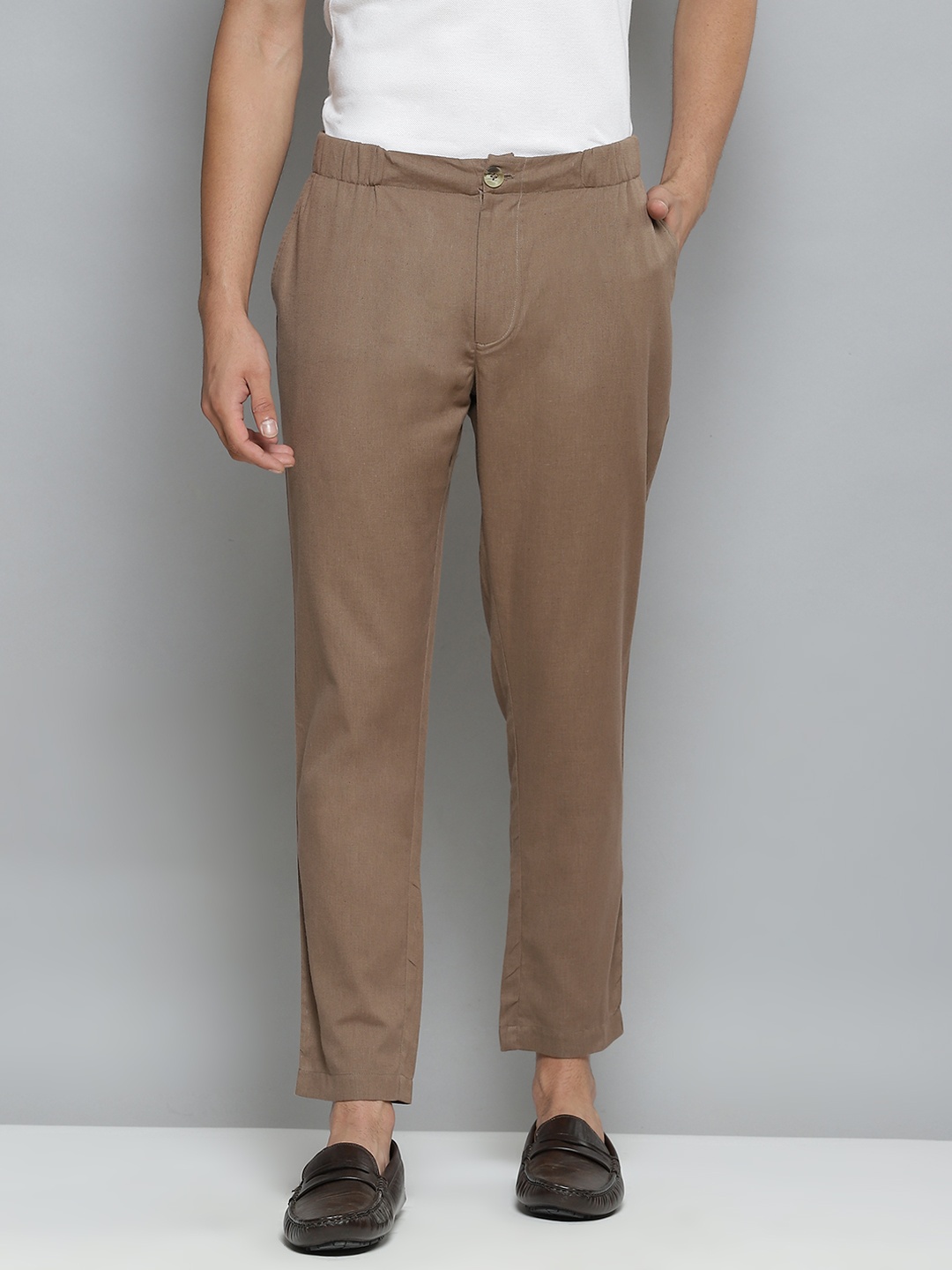 

DENNISON Men Taupe Relaxed Tapered Fit Easy Wash Trousers