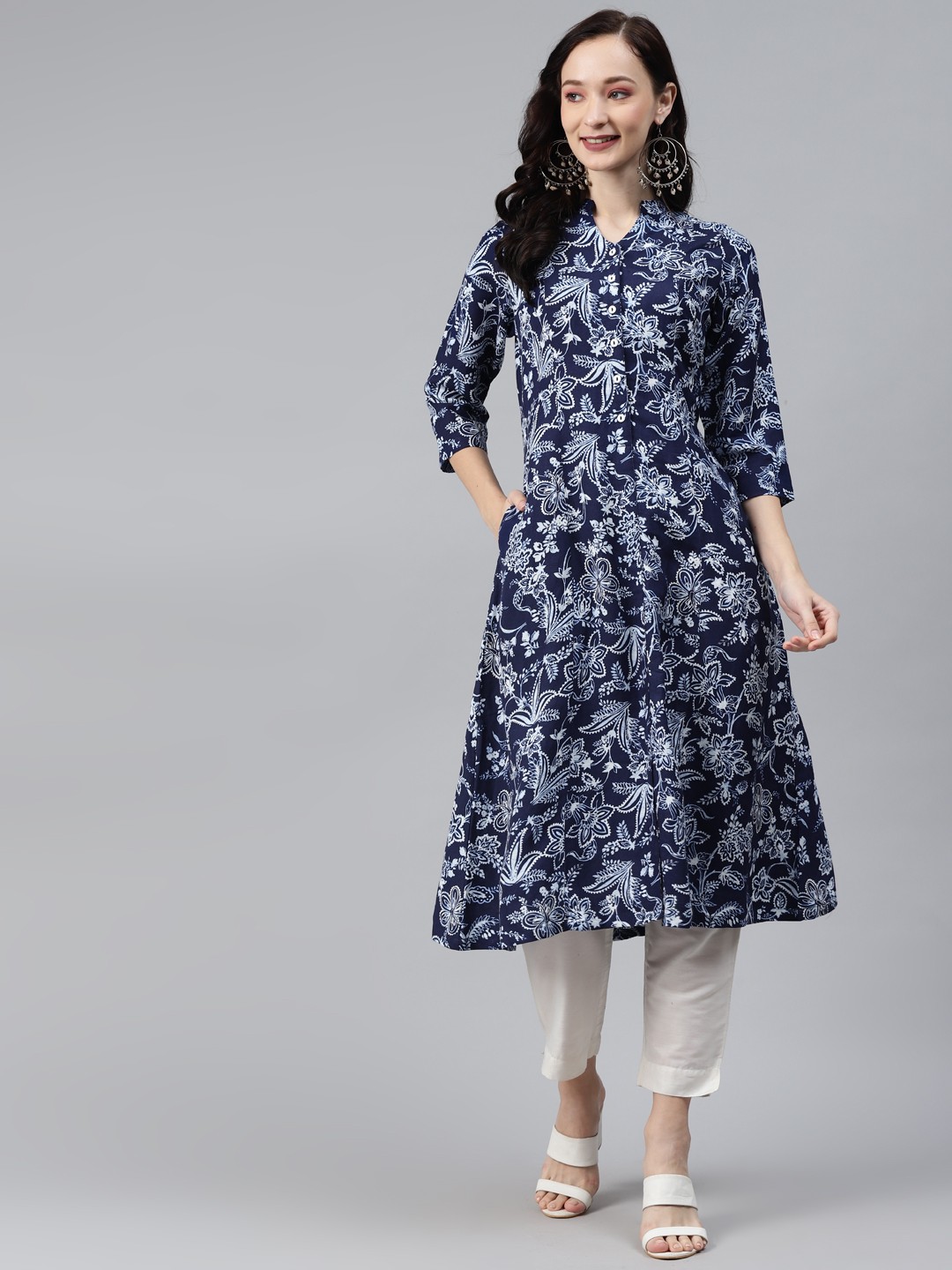

Ayaany Women Blue Floral Printed Kurta