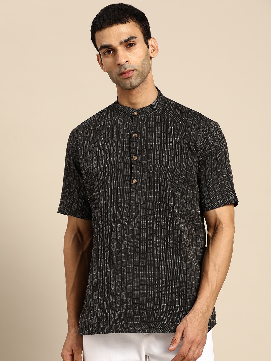 

RAJUBHAI HARGOVINDAS Men Black Checked Handloom Kurta