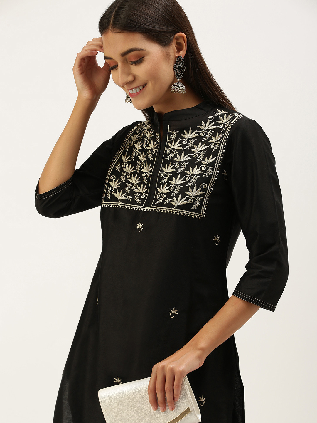 

AMUKTI Women Black Floral Yoke Design Floral Kurta