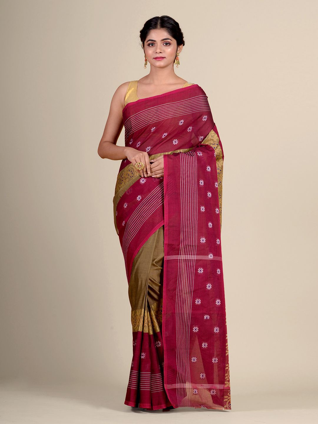 

Charukriti Beige & Magenta Floral Woven Design Pure Cotton Jamdani Saree