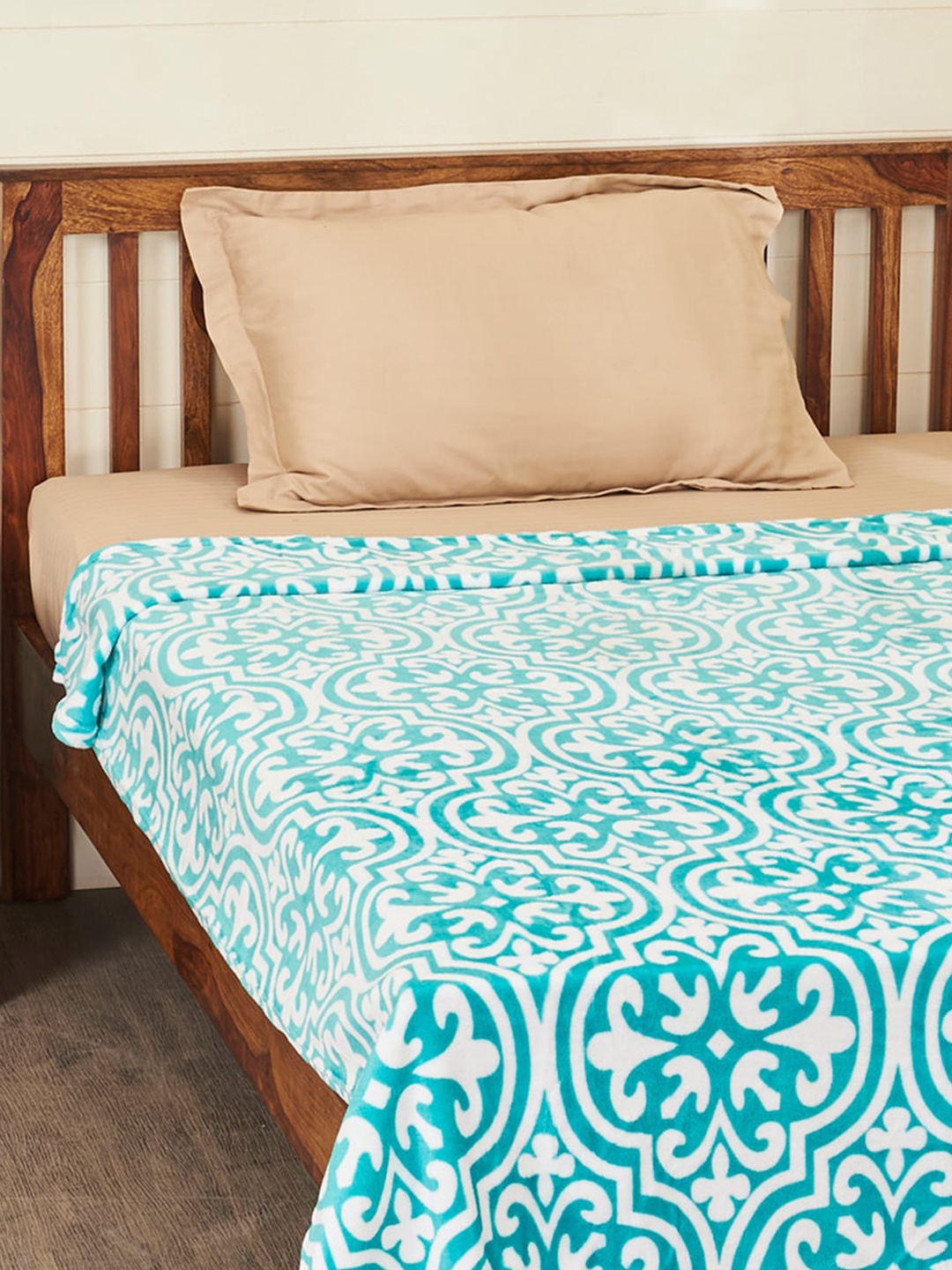 

Home Centre Sea Green & White Ethnic Motifs Mild Winter 210 GSM Single Bed Blanket