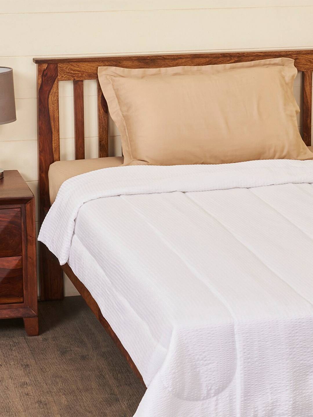 

Home Centre White Mild Winter 150 GSM Single Bed Quilt