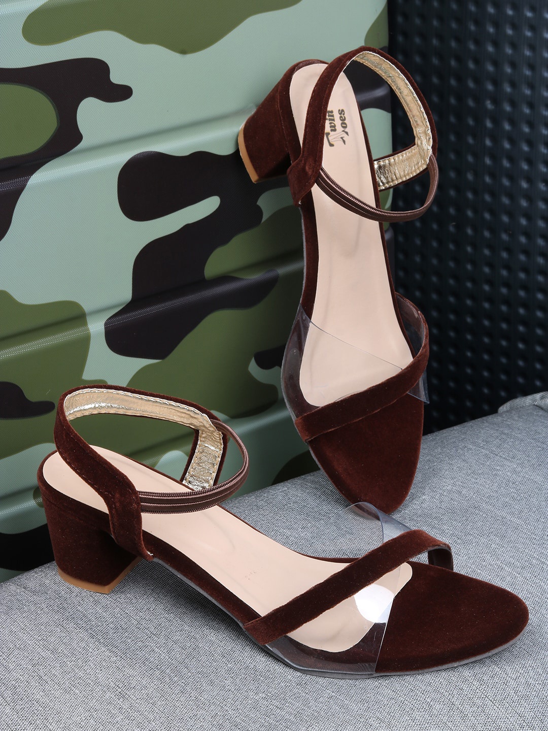 

TWIN TOES Women Brown Velvet Block Sandals