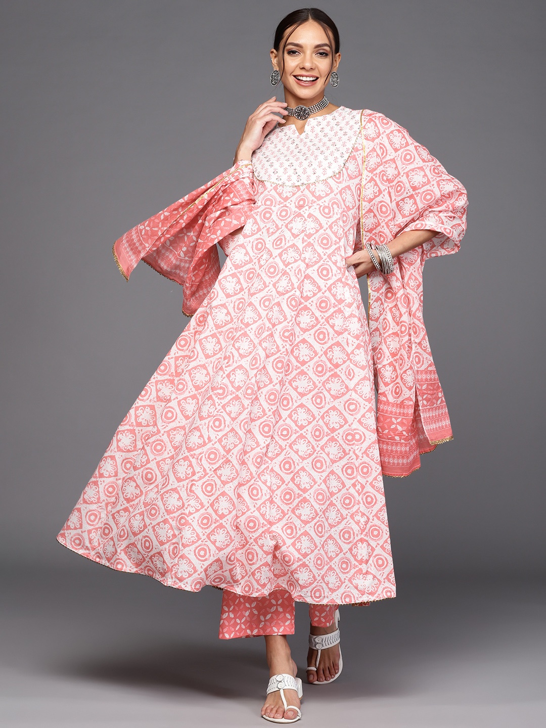 

Indo Era Women Peach-Coloured Ethnic Motifs Printed Kurta with Trousers & With Dupatta