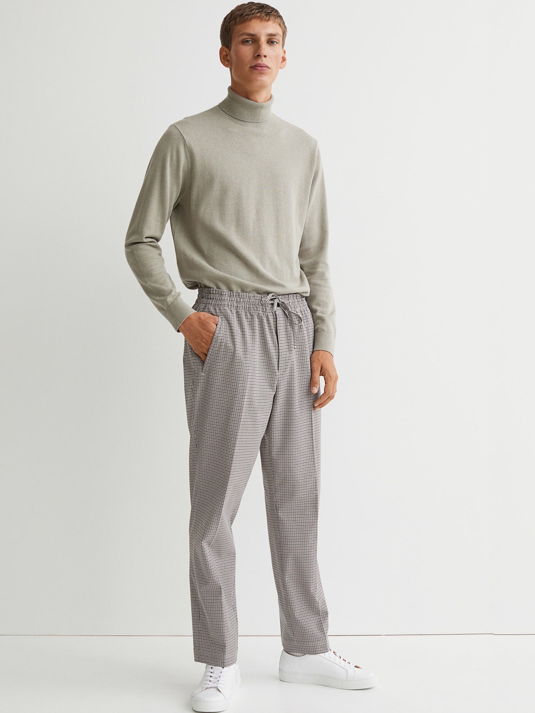 

H&M Men Beige & Black Checked Regular Fit Joggers