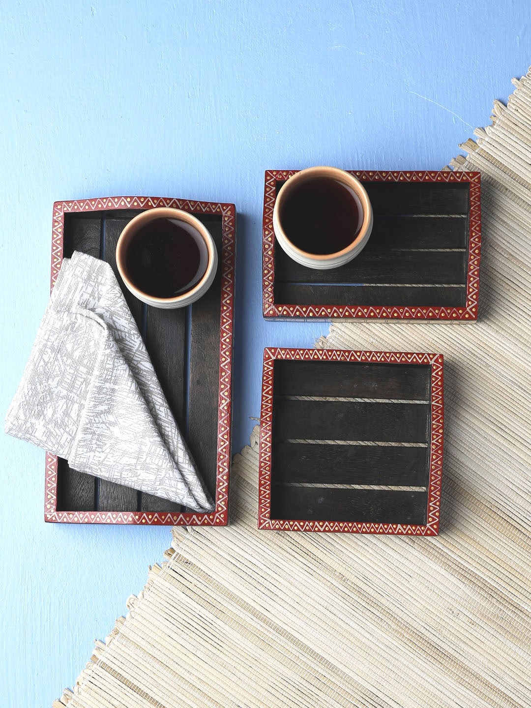 

VarEesha Brown Set Of 3 Warli Mango Wood Trays