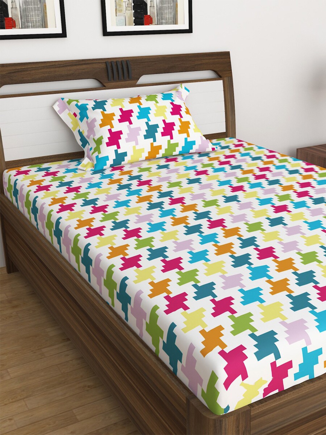 

Home Centre White & Red Geometric 150 TC Single Bedsheet with 1 Pillow Covers