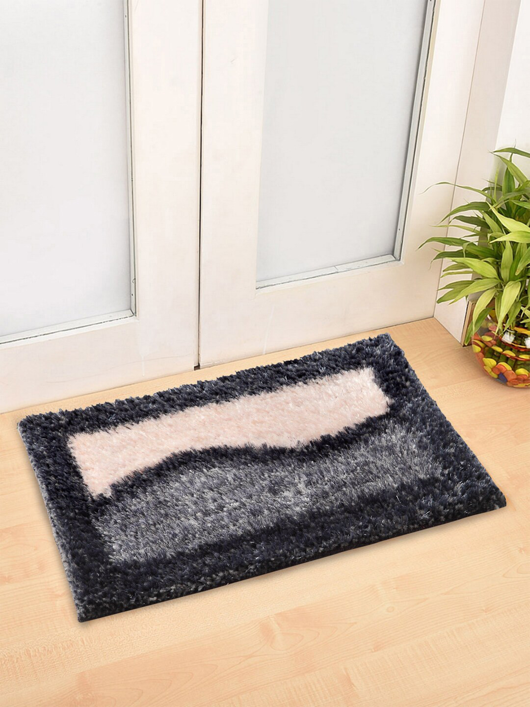 

Arrabi Set Of 2 Grey & Beige Geometric Synthetic Floor Mats