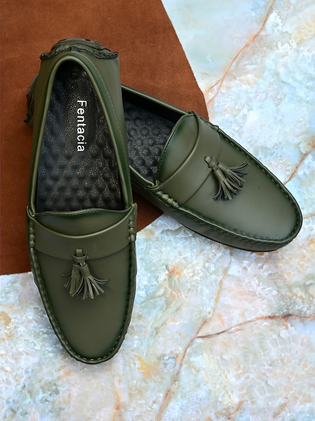 

Fentacia Men Olive Green Tassel Loafers