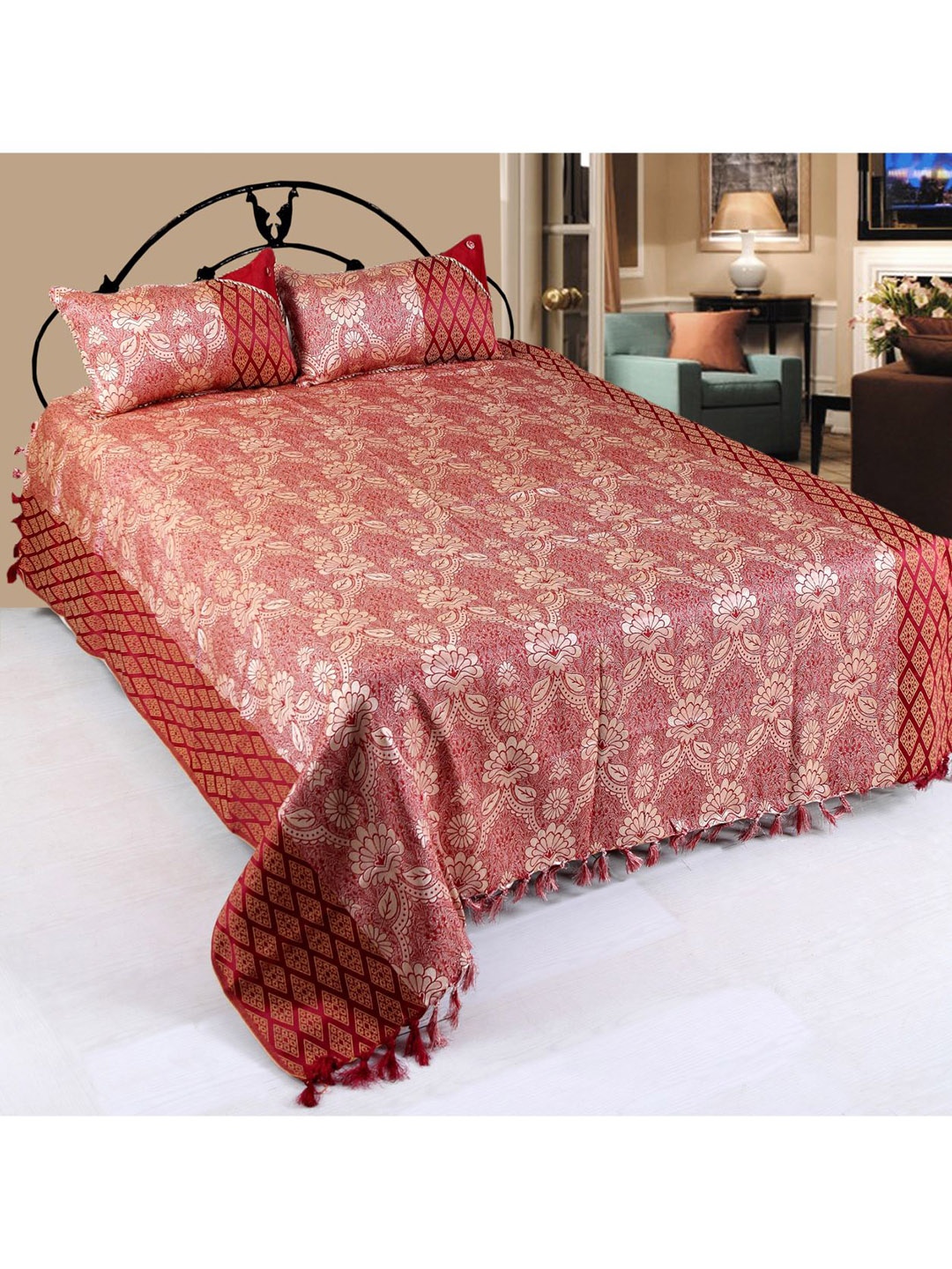 

Varde Red & Gold Colored Woven Design Double Bed Cover With 2 Pillow Covers