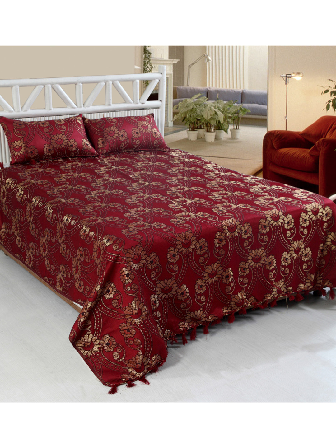 

Varde Maroon & Beige Woven-Design Jacquard Double Bed Cover With Pillow Covers