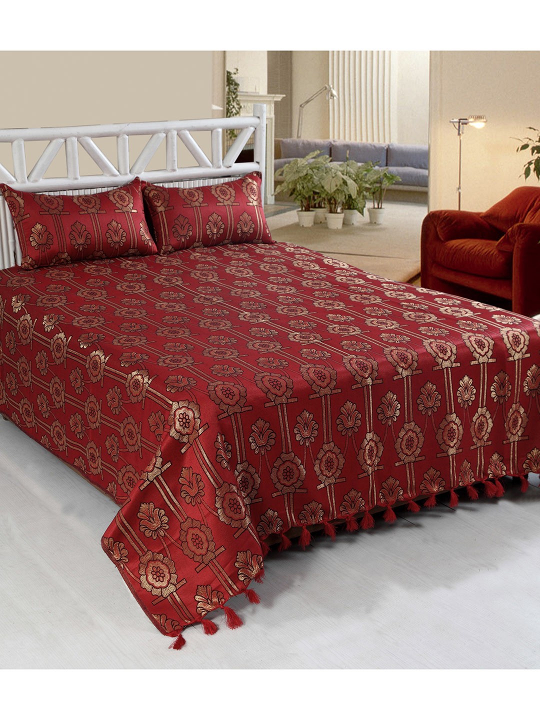 

Varde Red & Gold Colored Woven Design Double Bed Cover With 2 Pillow Covers