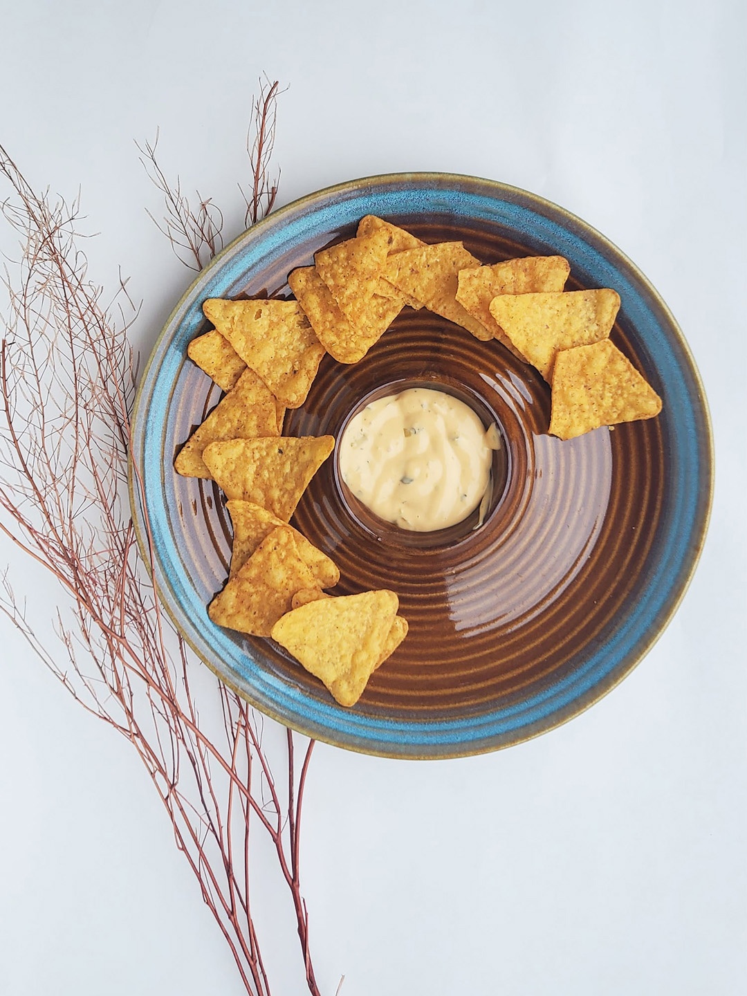 

Folkstorys Brown & Blue Hand-Engraved Ceramic Chip-N-Dip Platter