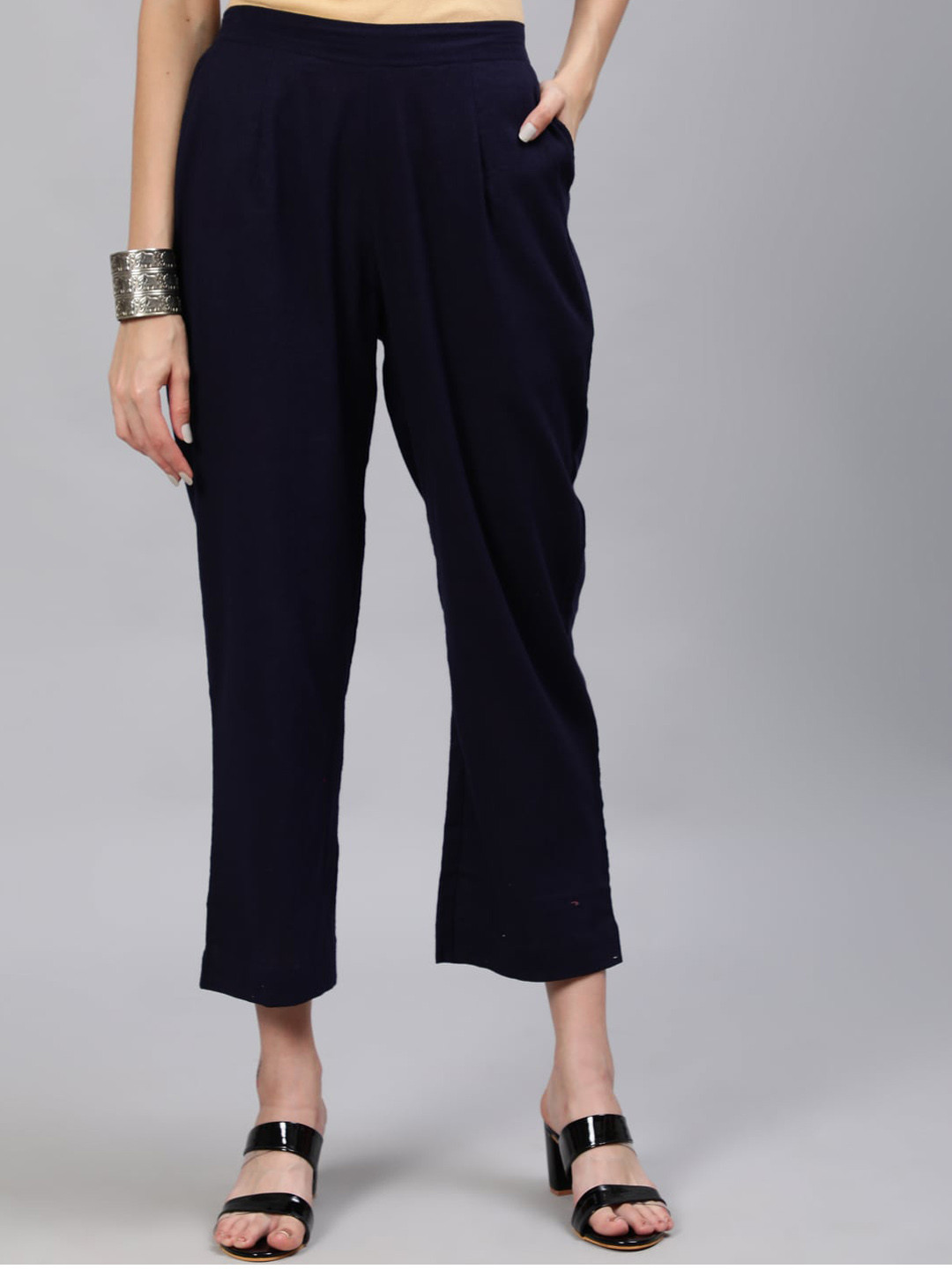 

Anubhutee Women Black Cropped Trousers