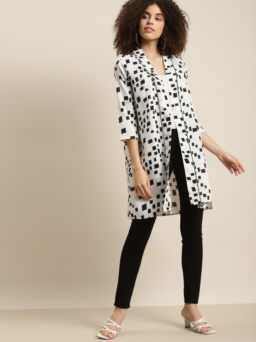 

Qurvii Women White & Black Printed Longline Shrug