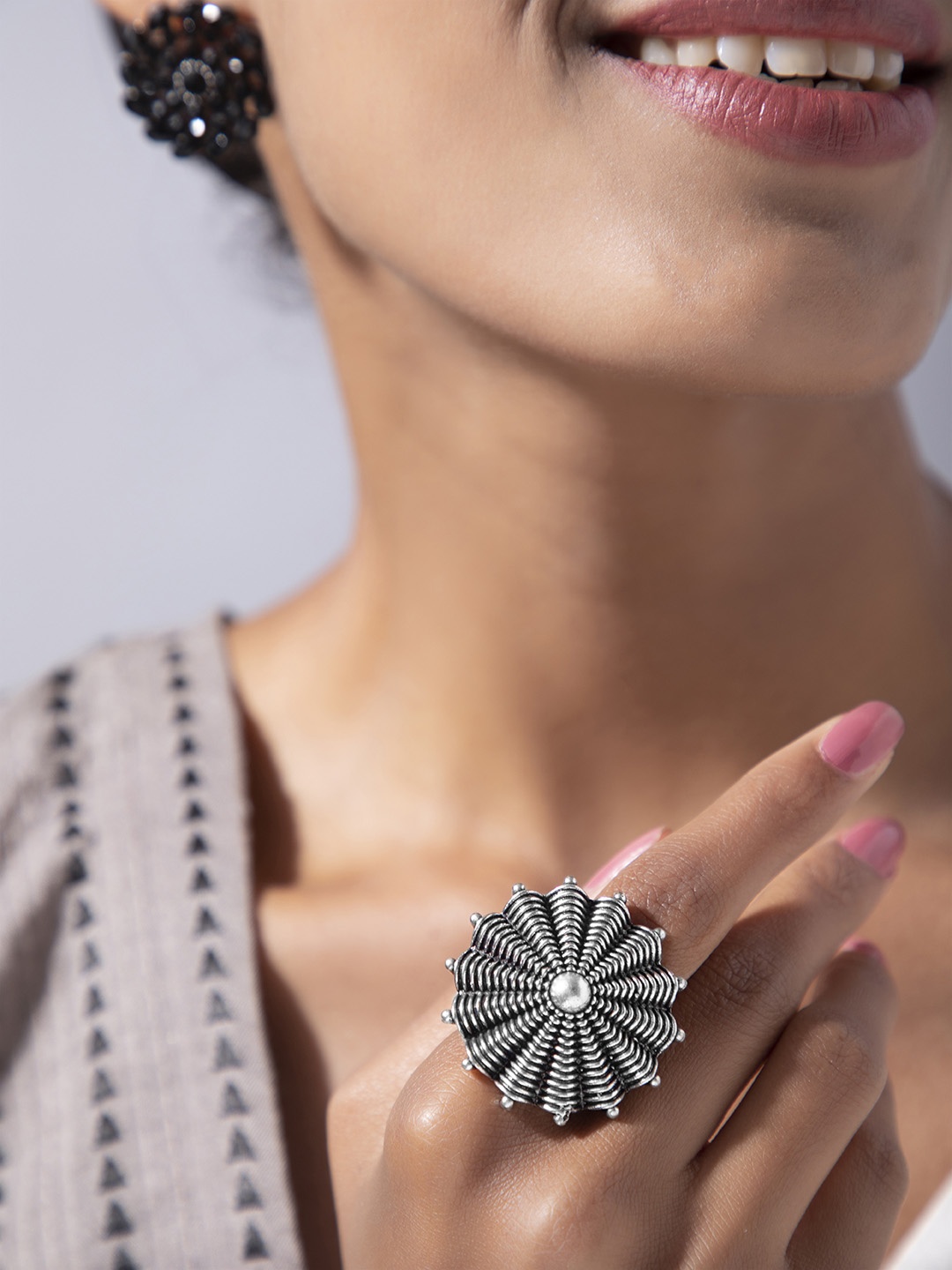 

Anouk Silver & Black Alloy Silver-Plated Oxidised Bee Balm Ring