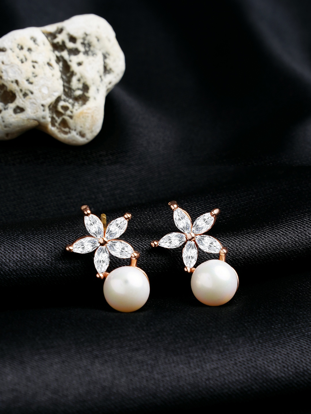 

AMI Rose Gold Contemporary Studs Earrings