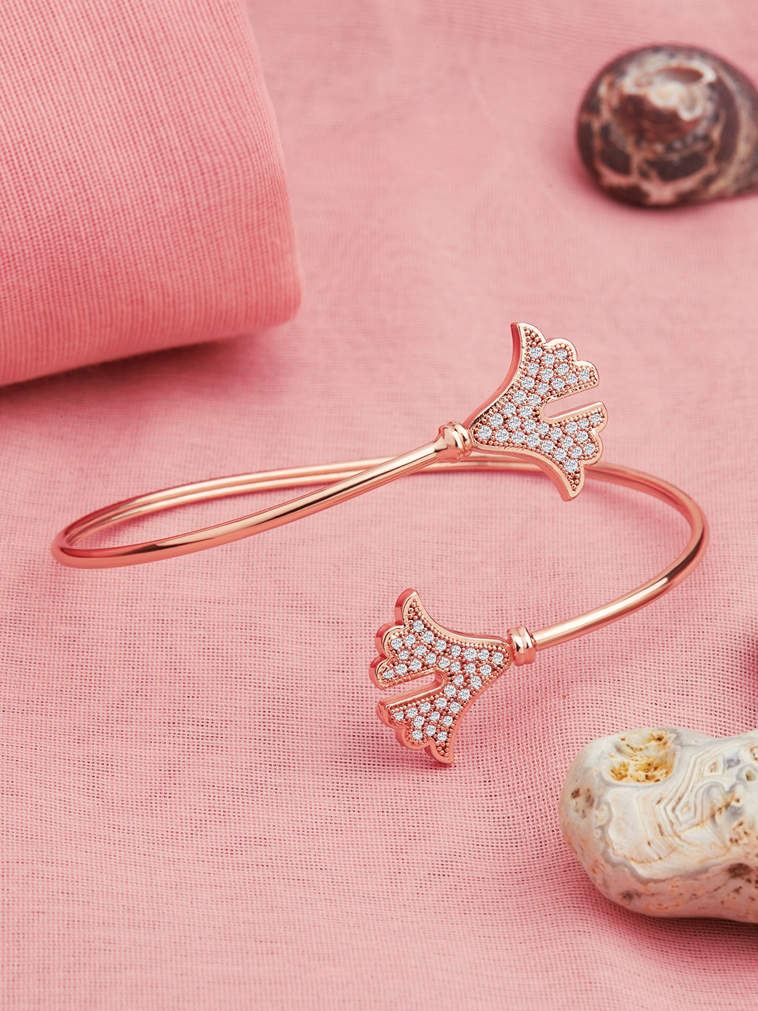 

AMI Women Rose Gold Brass Cubic Zirconia Kada Bracelet
