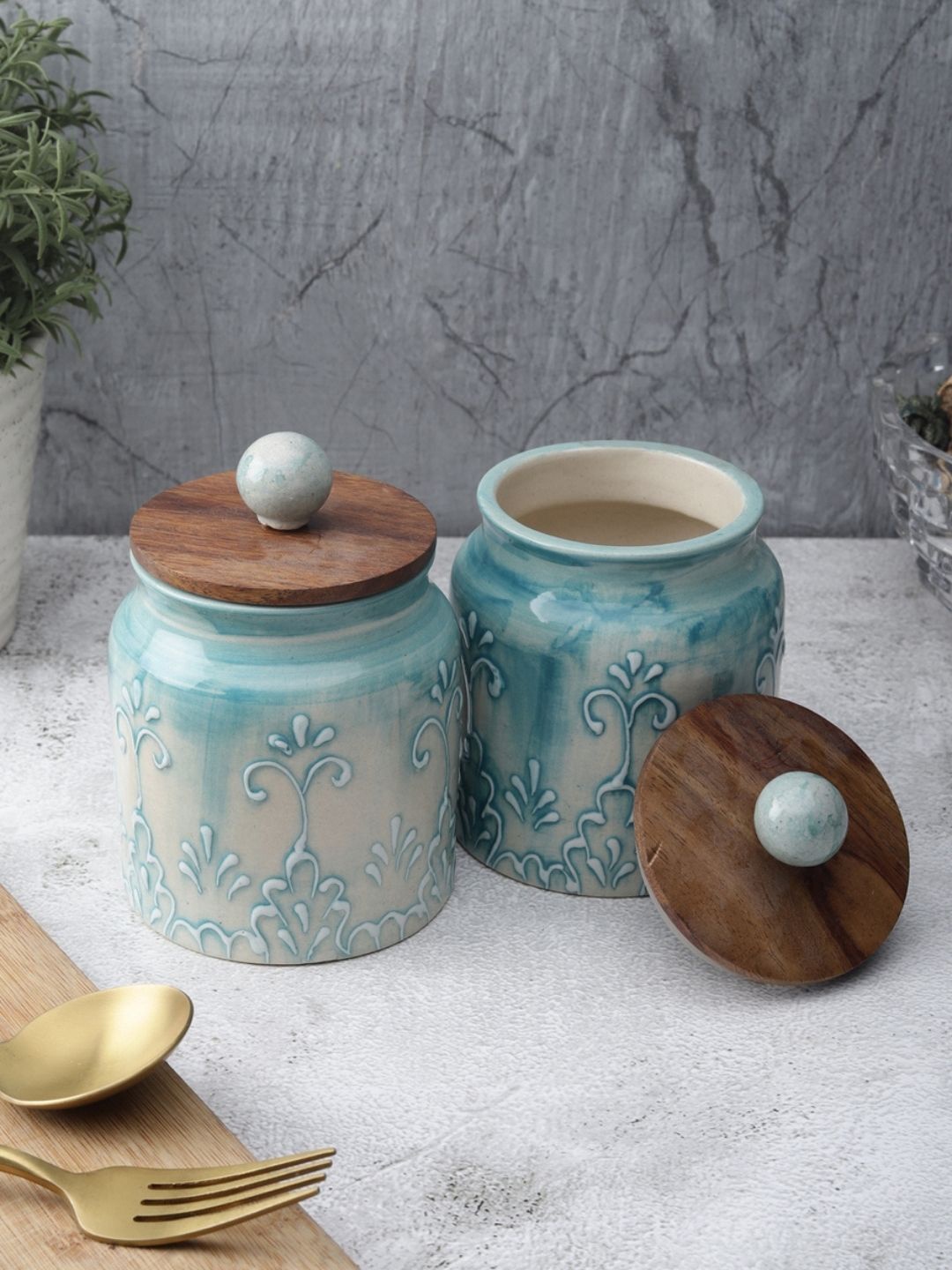 

VarEesha Set of 2 Blue & Brown Embossed Handcrafted Ceramic Canister