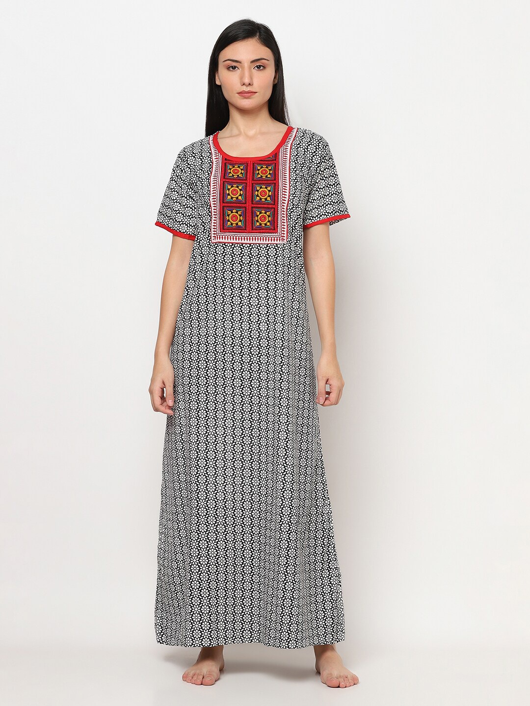 

TRUNDZ Black & White Printed Maxi Nightdress