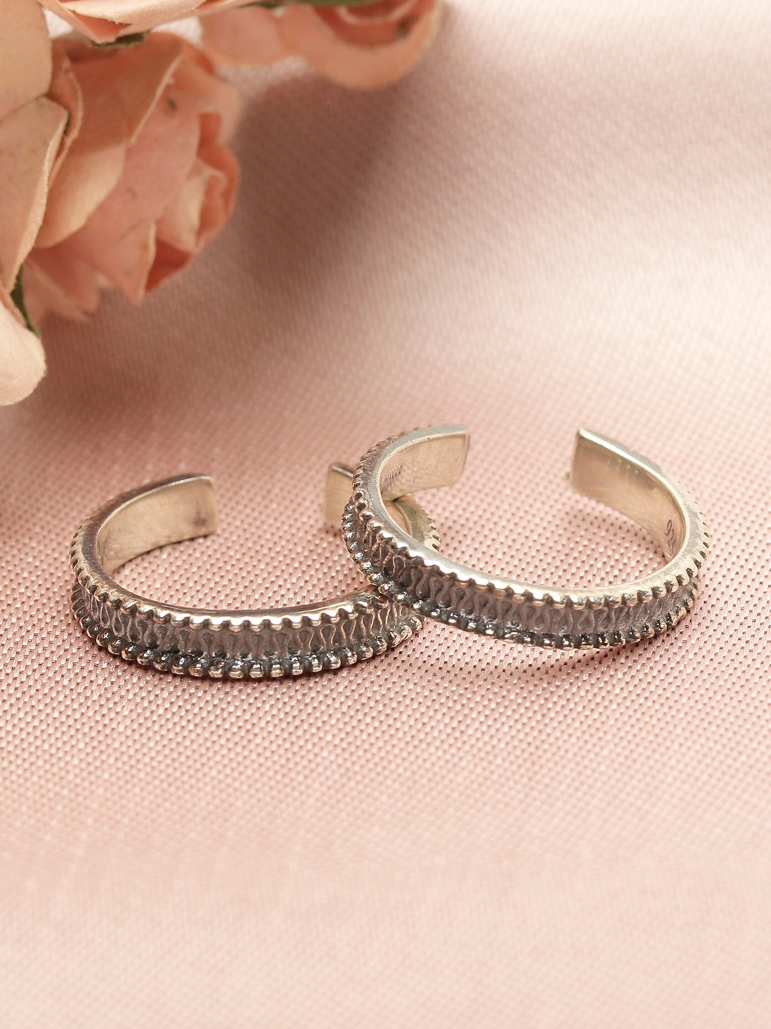 

GIVA 925 Sterling Silver Oxidised Chunky Bead Toe Ring