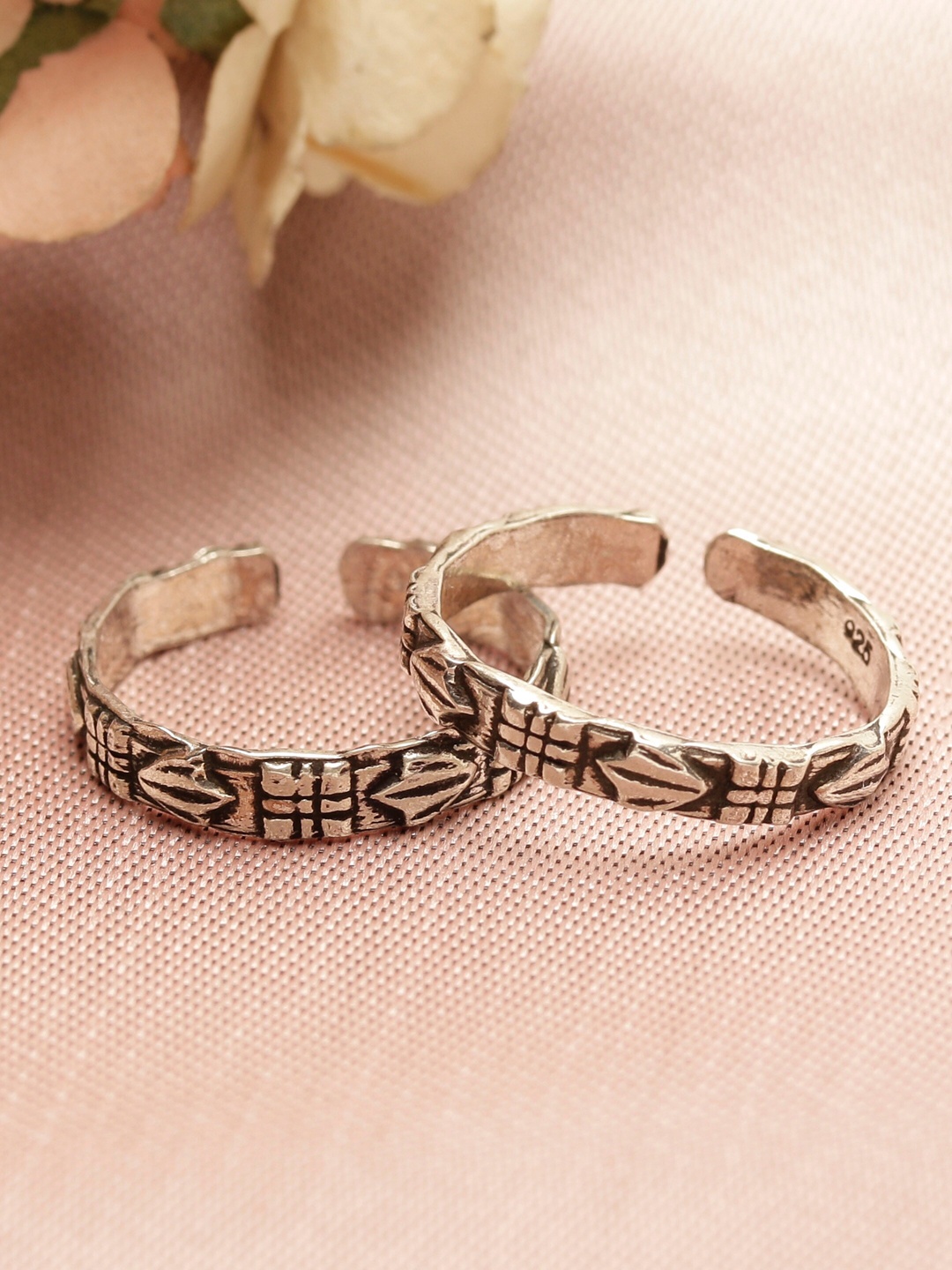 

GIVA 925 Sterling Silver Women Set Of 2 Silver & Black Oxidised Toe Rings