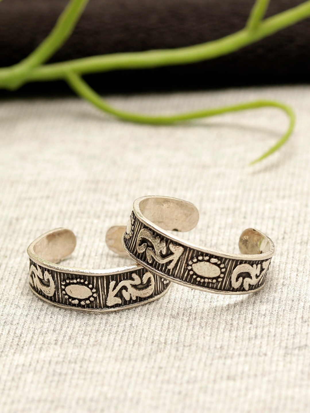 

GIVA 925 Sterling Silver Oxidised Grace Motifs Toe Ring