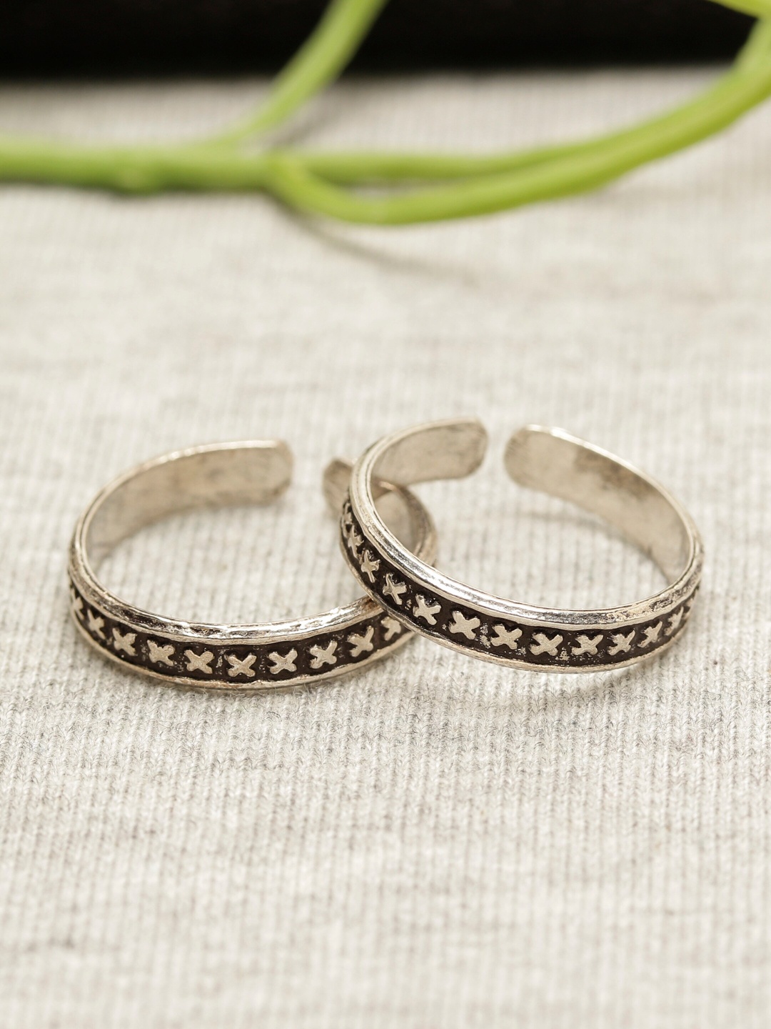 

GIVA Silver Set of 2 925 Sterling Silver Criss Cross Toe Rings