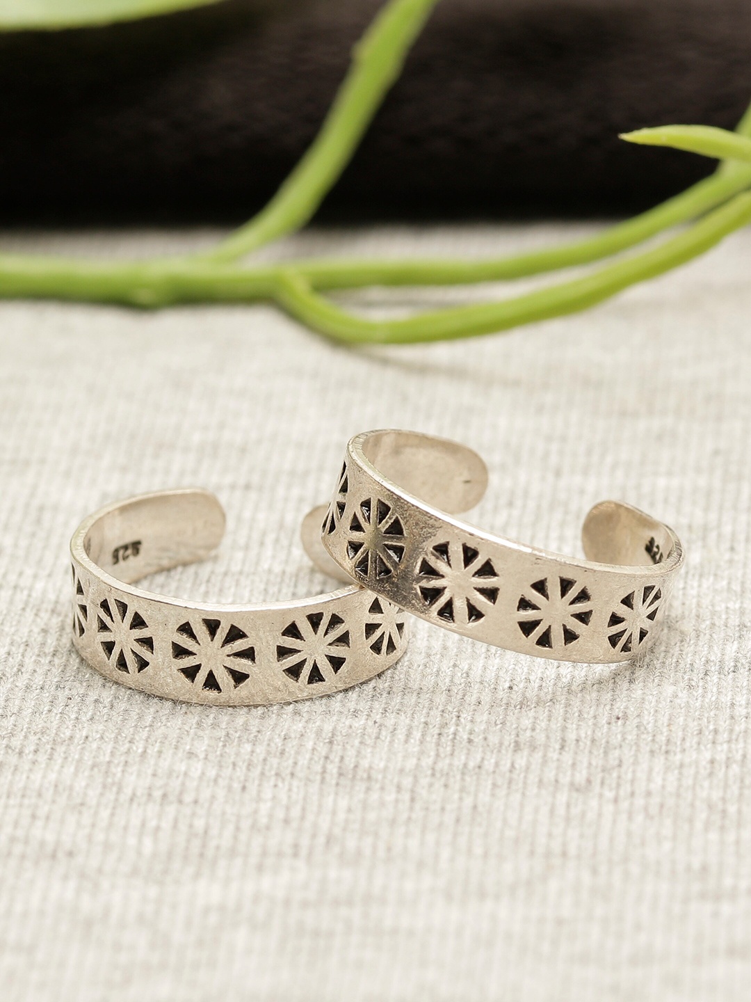 

GIVA Set of 2 925 Oxidised Silver Pie Toe Rings
