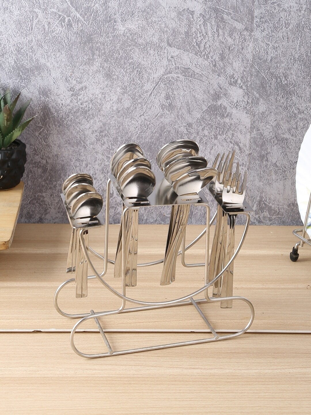 

HomeTown Set Of 24 Silver-Toned Fiesta Steel Cutlery With Stand