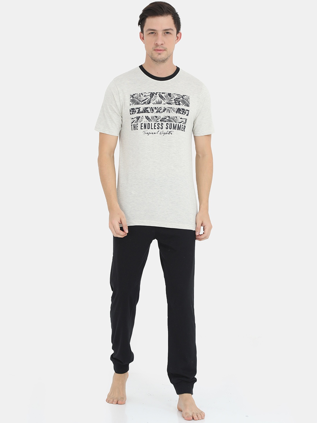

Masculino Latino Men Off White & Black Typography Printed Pure Cotton Night Suit