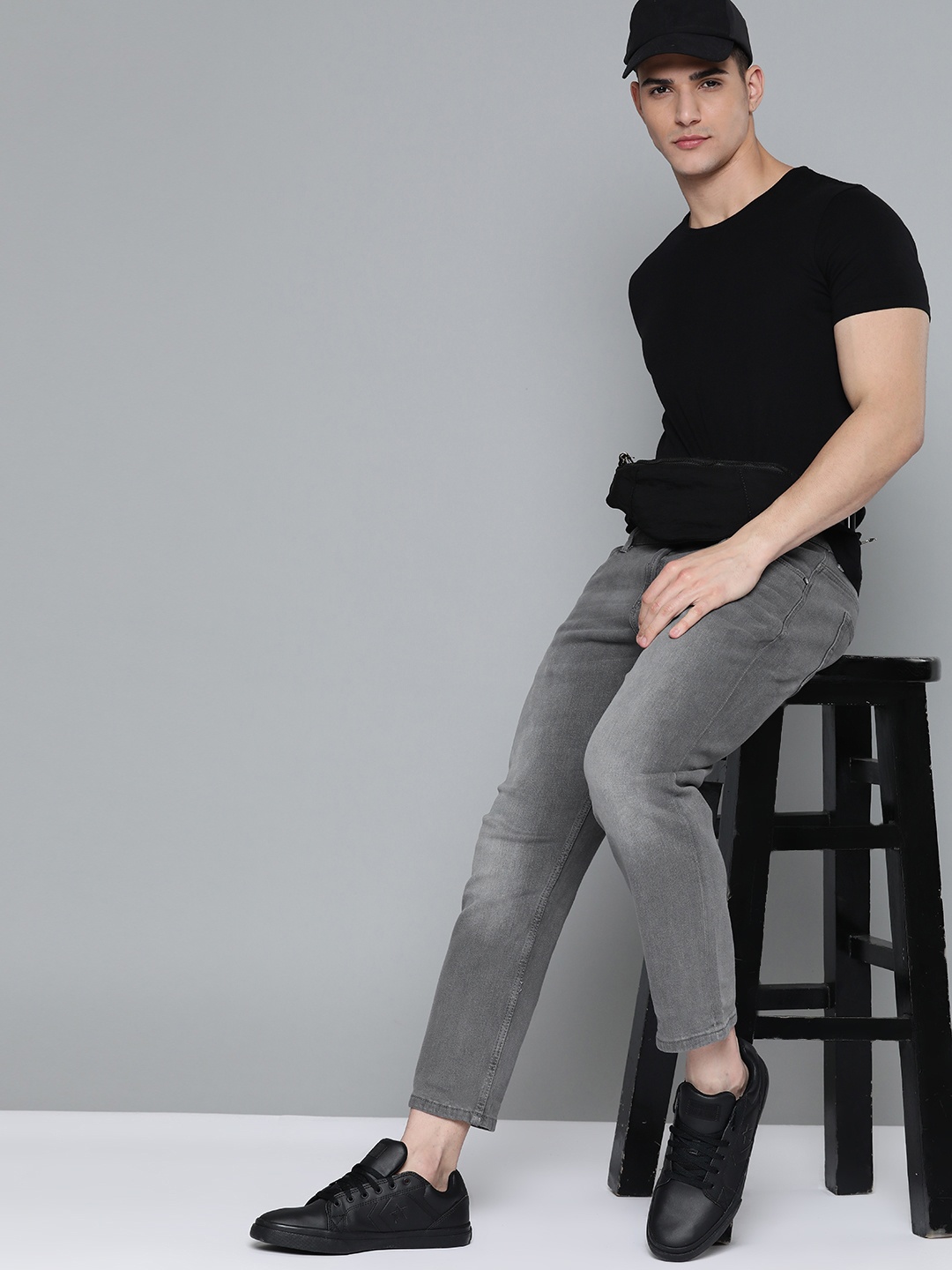 

Harvard Men Grey Slim Fit Light Fade Stretchable Jeans