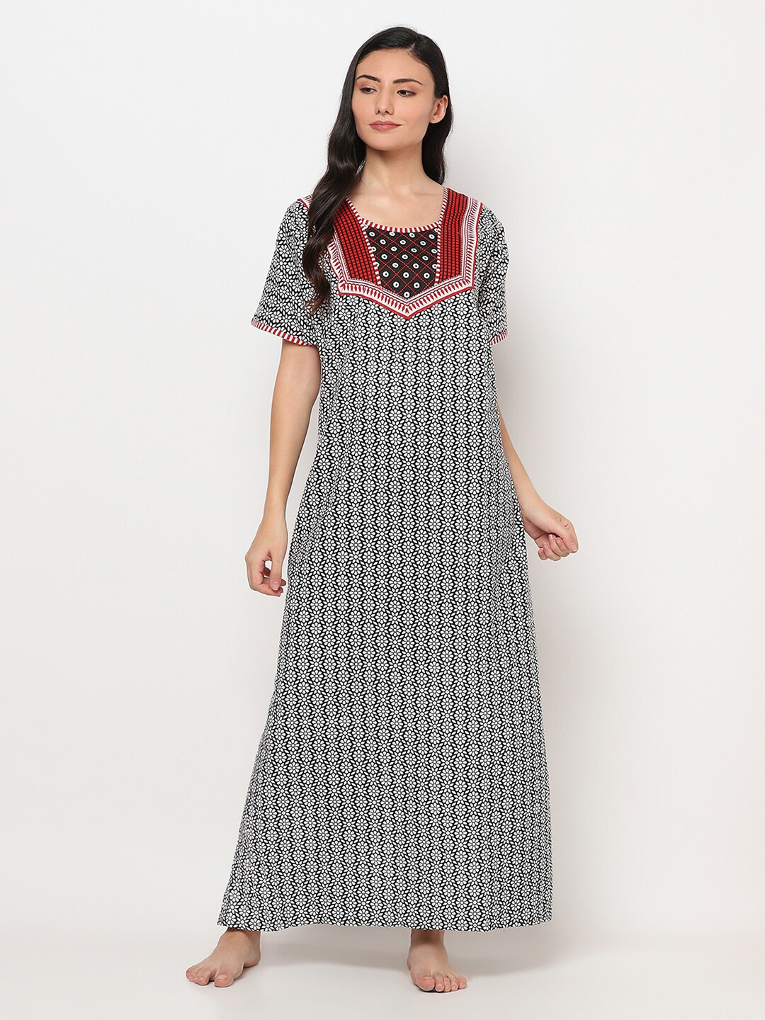 

TRUNDZ Black Printed Maxi Nightdress