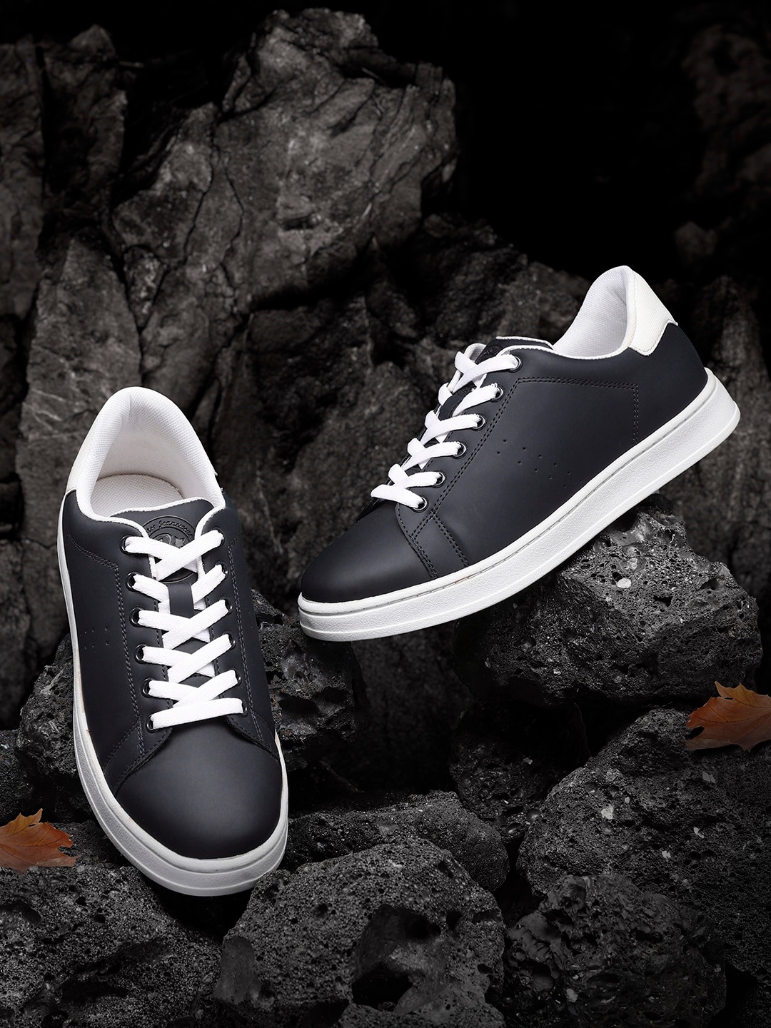 

Roadster Men Navy Blue Solid Sneakers