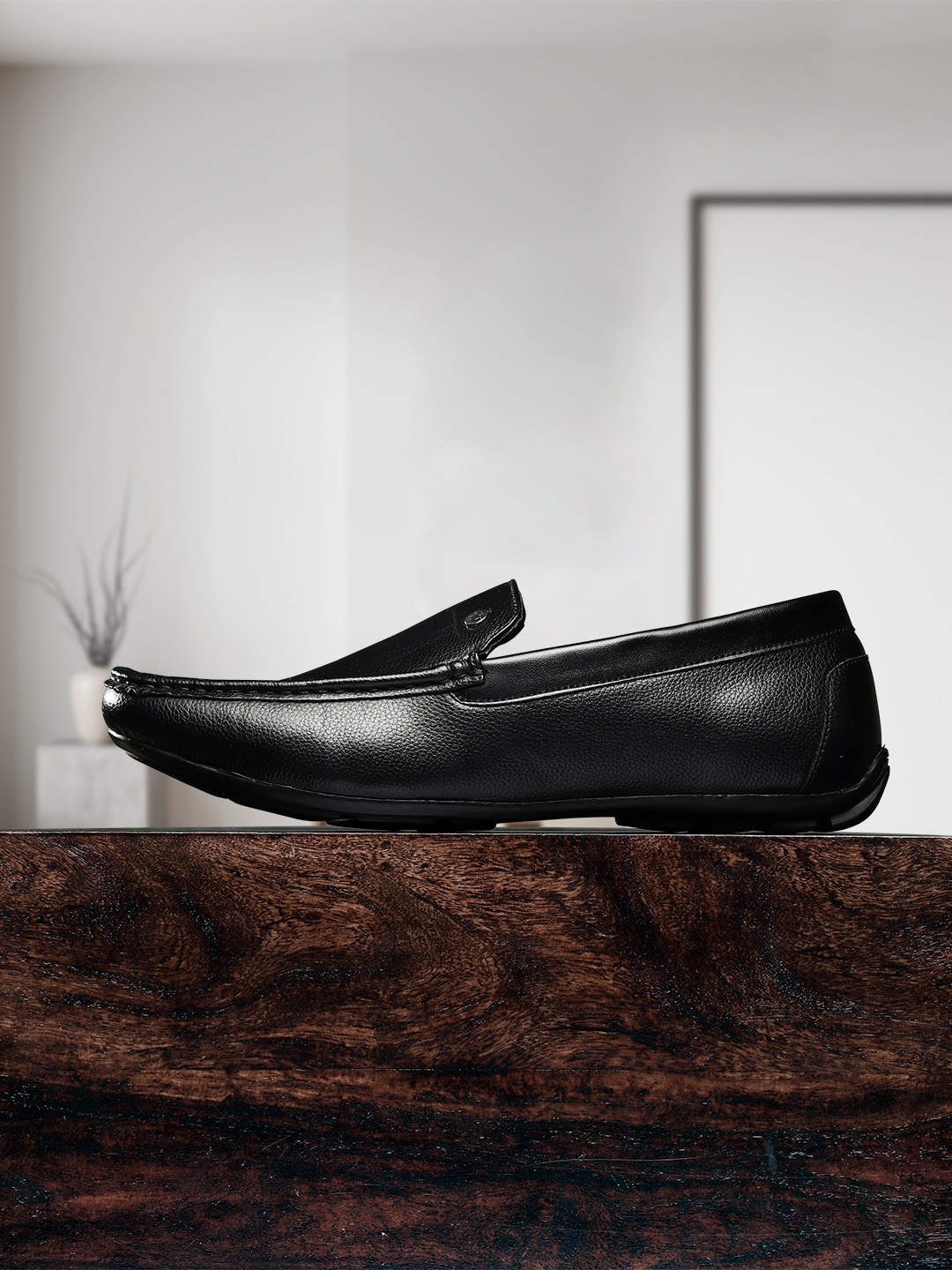 

Roadster Men Black Solid Loafers