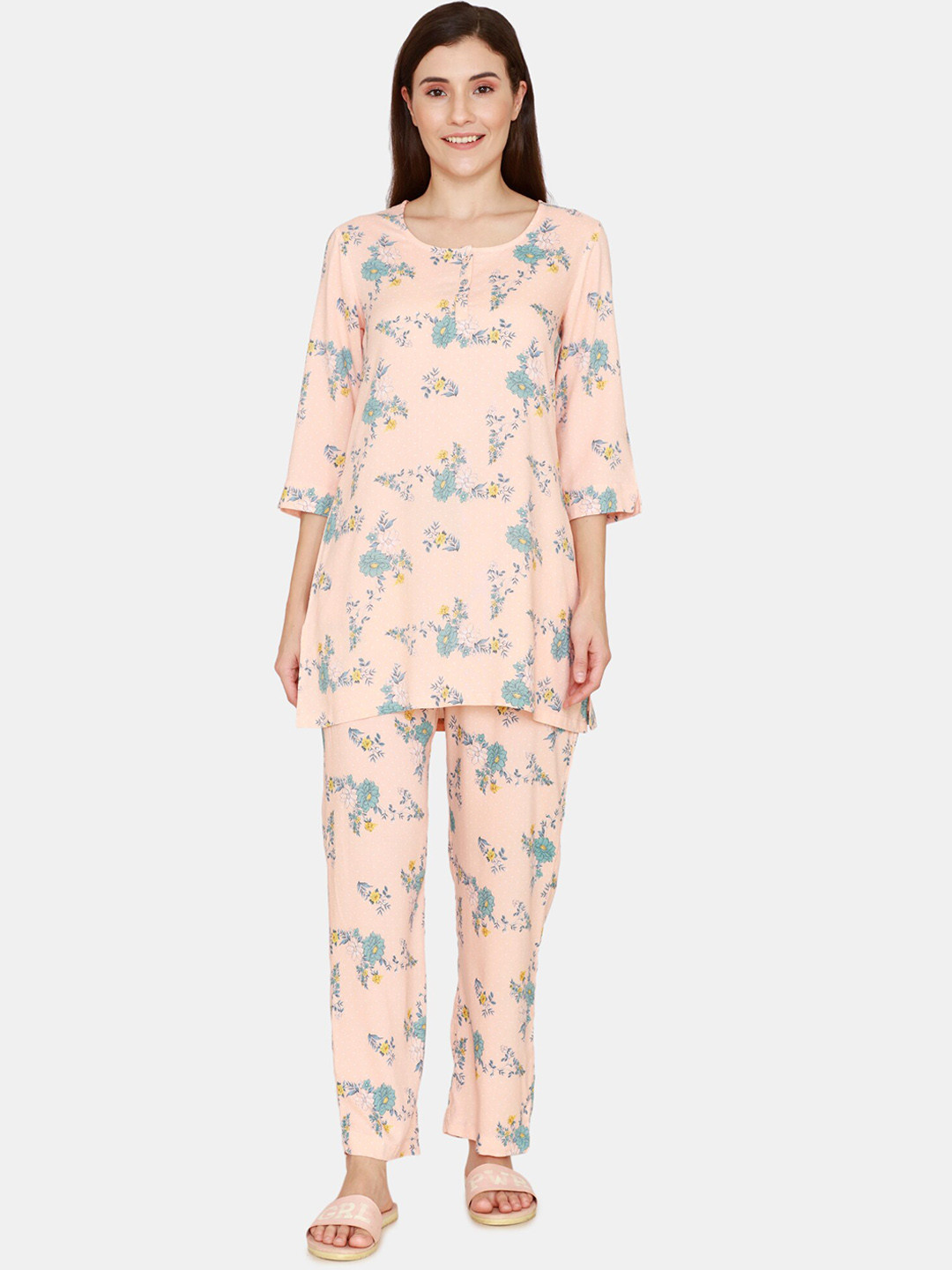 

Zivame Women Peach-Coloured & Blue Printed Night suit