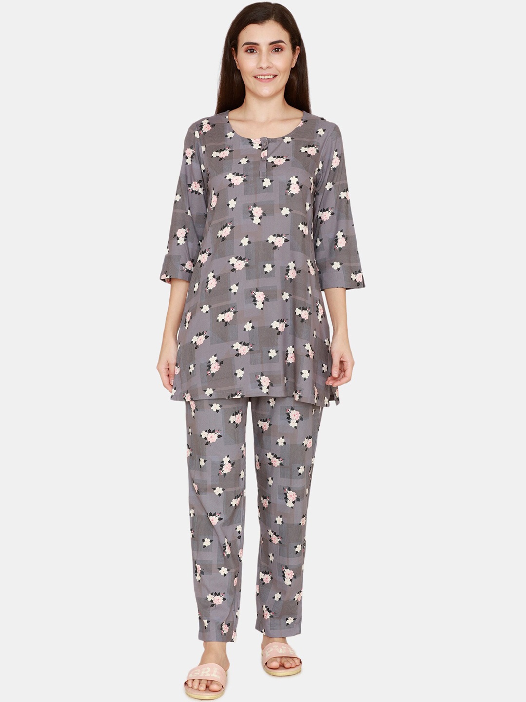 

Zivame Women Grey & White Printed Night suit