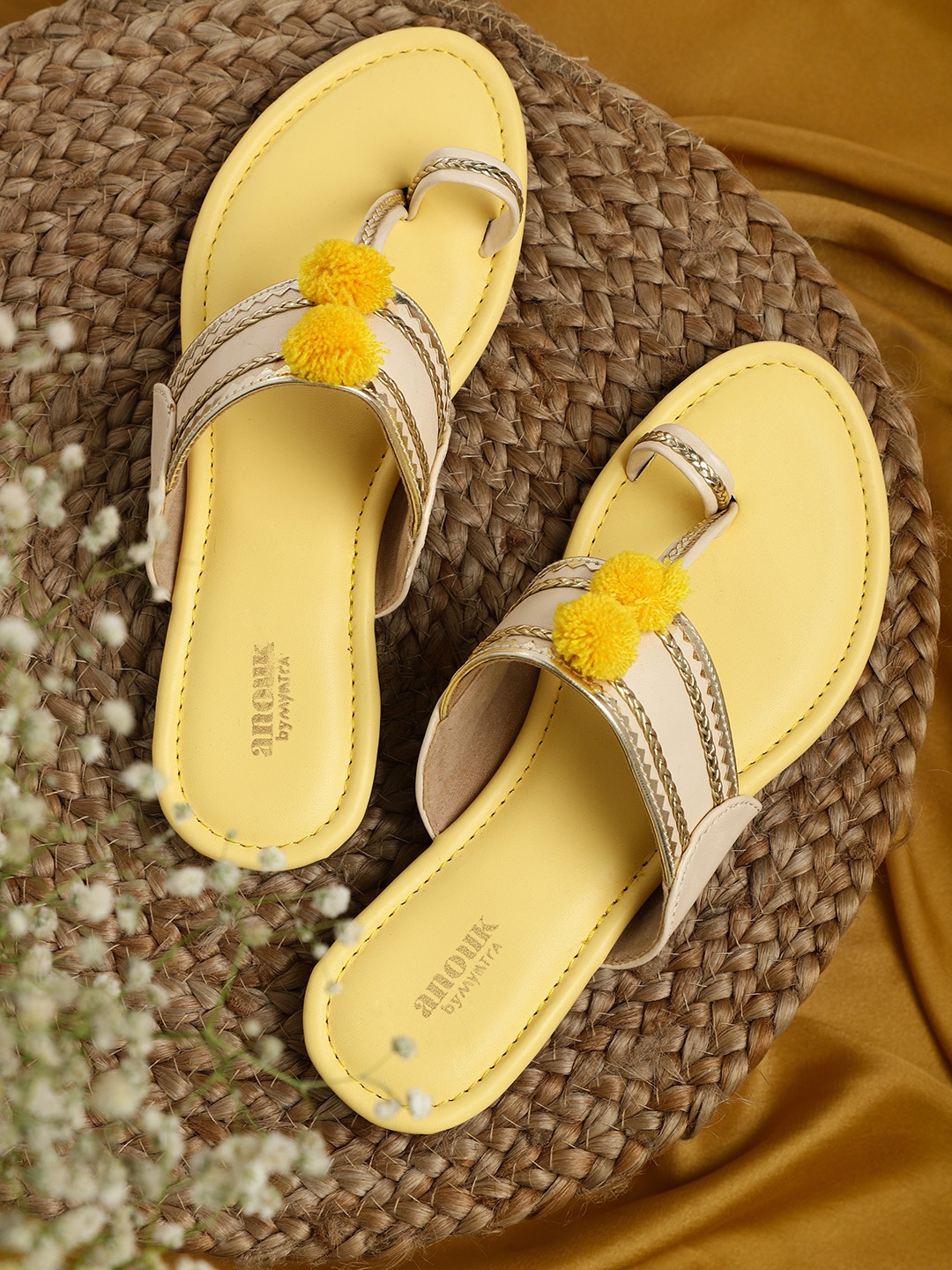 

Anouk Women Off White & Gold-Toned Woven Design One Toe Flats