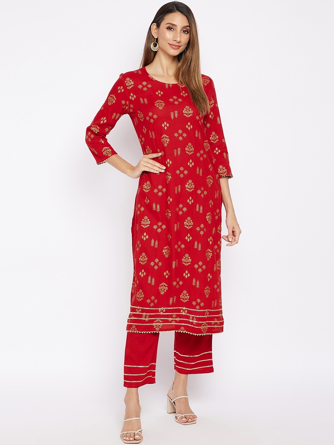

Prakhya Women Maroon Floral Printed Regular Gotta Patti Kurta with Trousers