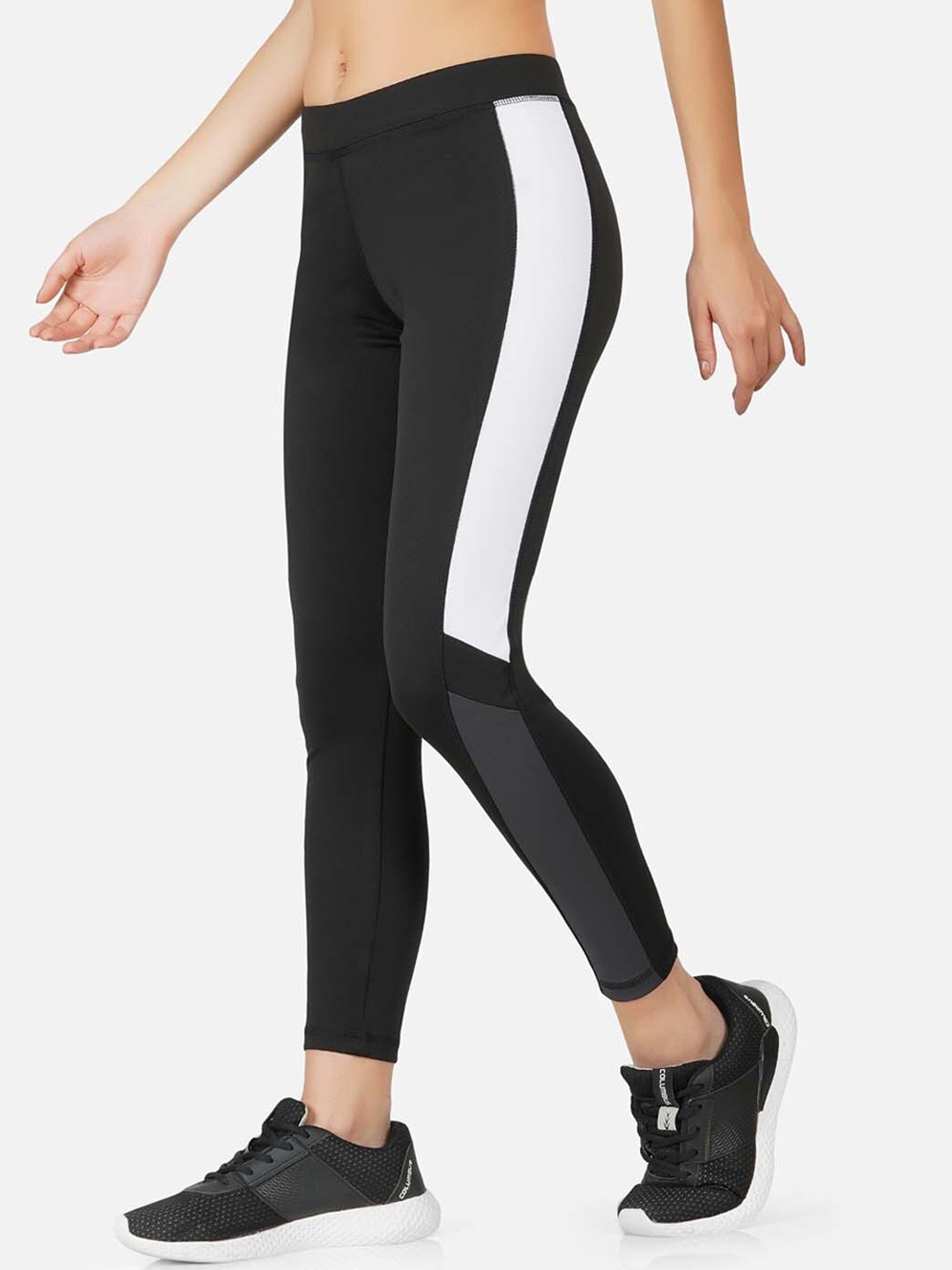 

NEU LOOK FASHION Women Black & Grey Colourblocked Gym Tights