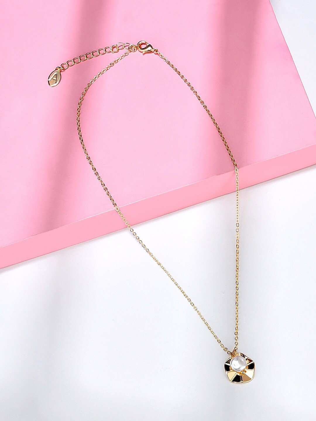 

Accessorize London Women Textured Disc Pendant Necklace, Gold
