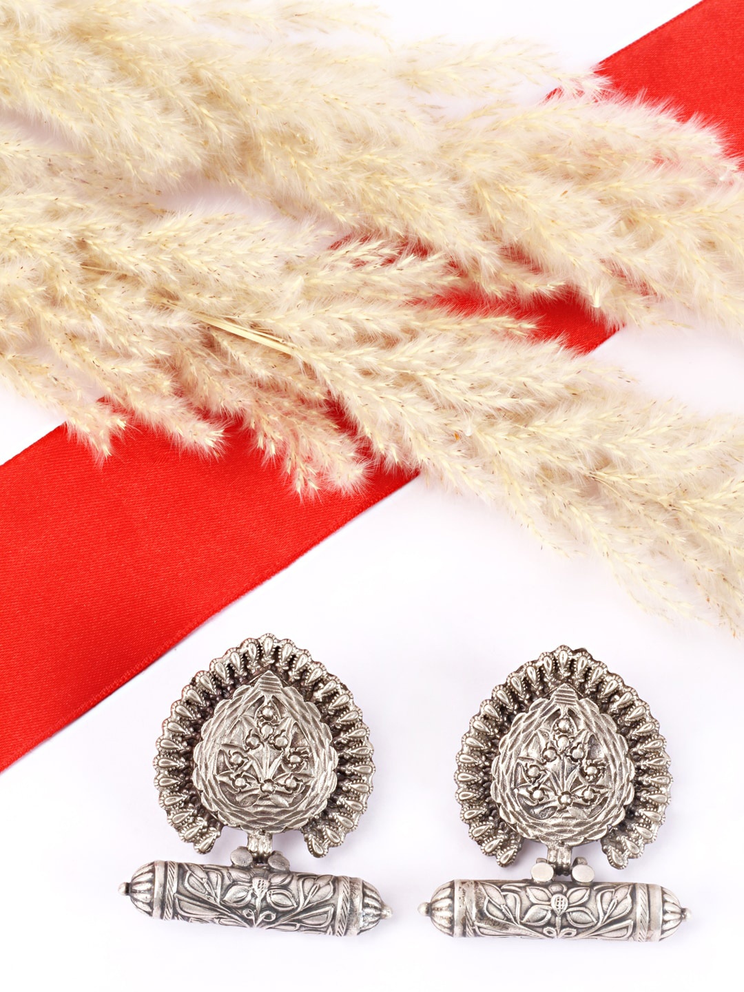 

SANGEETA BOOCHRA Silver-Toned Contemporary Drop Earrings