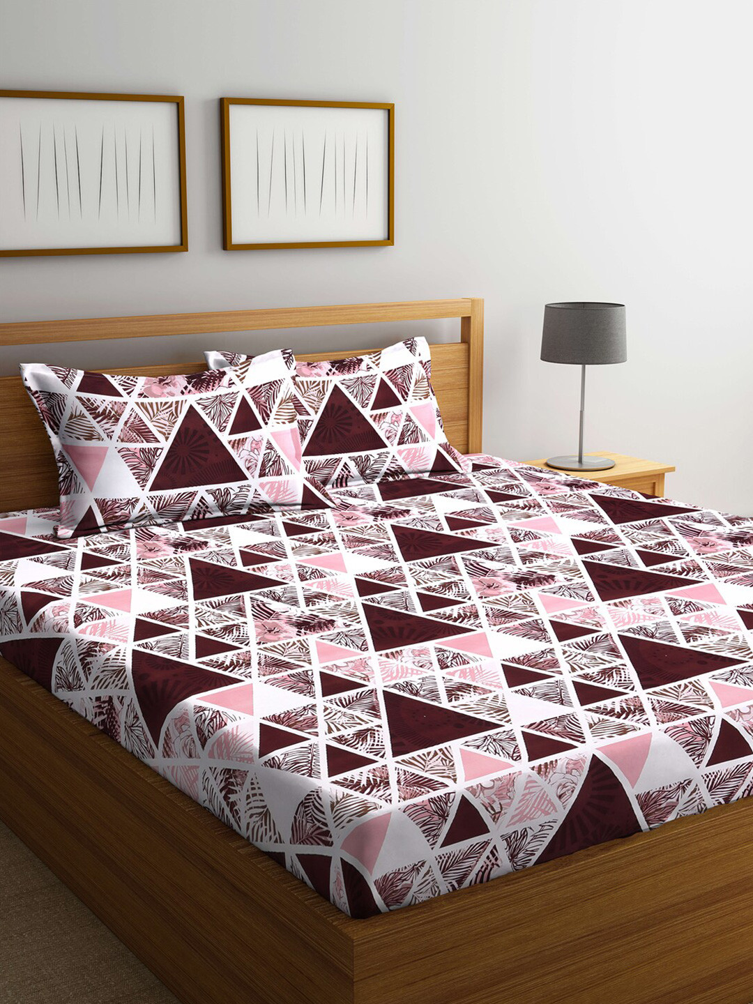 

Arrabi Multicoloured Geometric Printed 300 TC Super King Bedsheet with 2 Pillow Covers, Multi