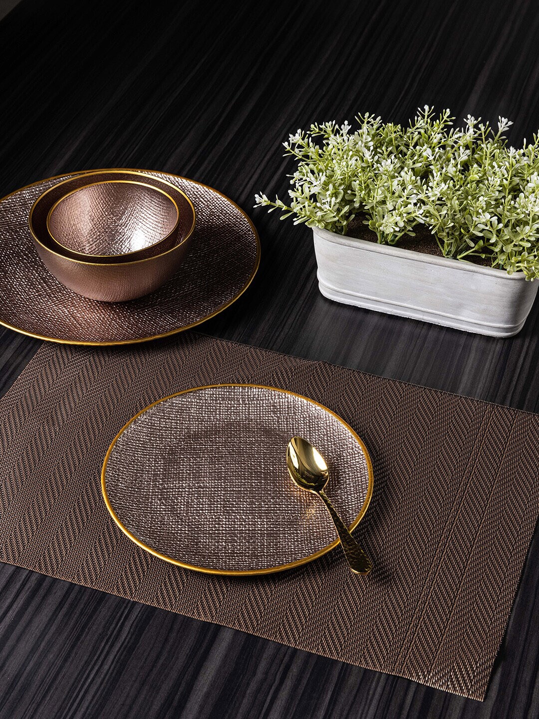 

Pure Home and Living Brown 2 Pieces Textured Glass Glossy Dessert Plates