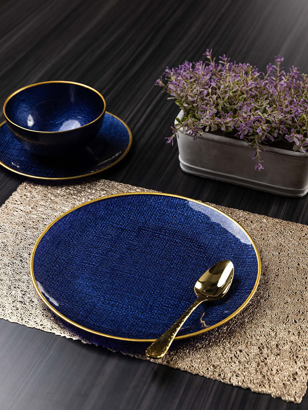 

Pure Home and Living Blue & Gold-Toned 1 Pieces Printed Glass Glossy Plate