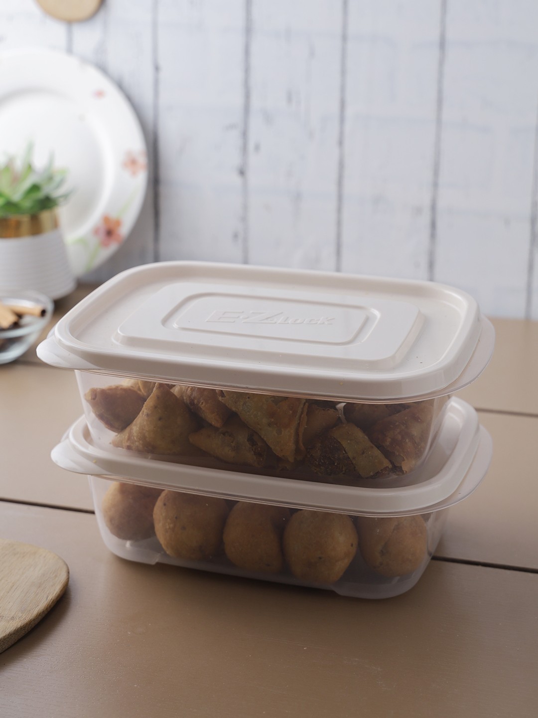

Lock & Lock Set Of 2 Transparent & Beige Plastic Food Storage Container With Lid 890ml