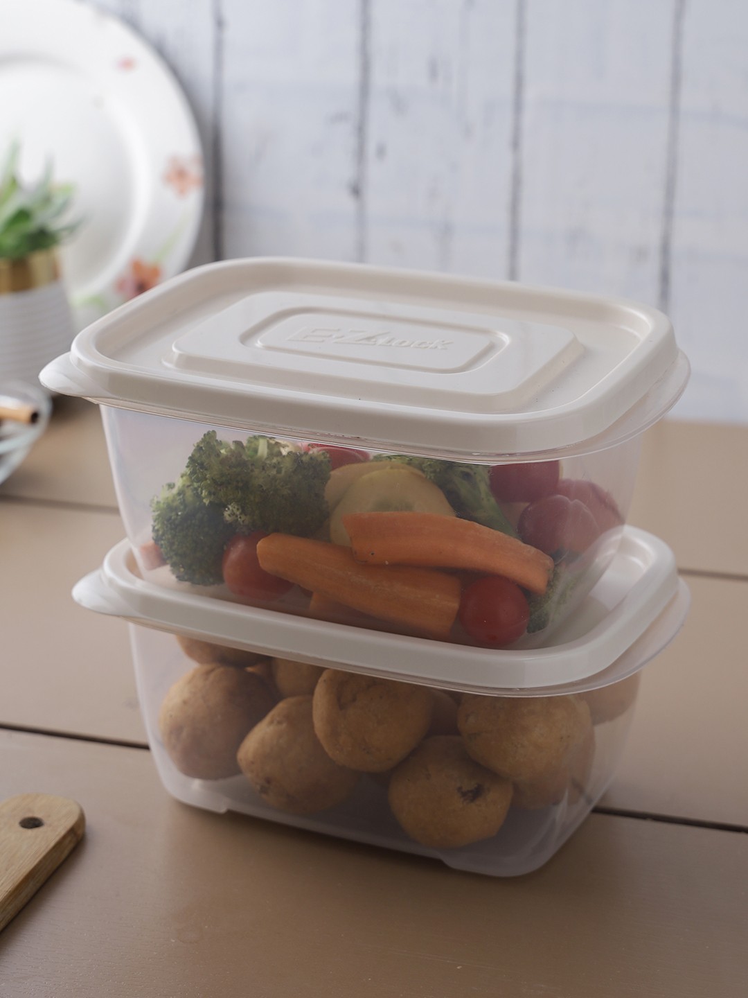 

Lock & Lock Set Of 2 Transparent Plastic Food Storage Container