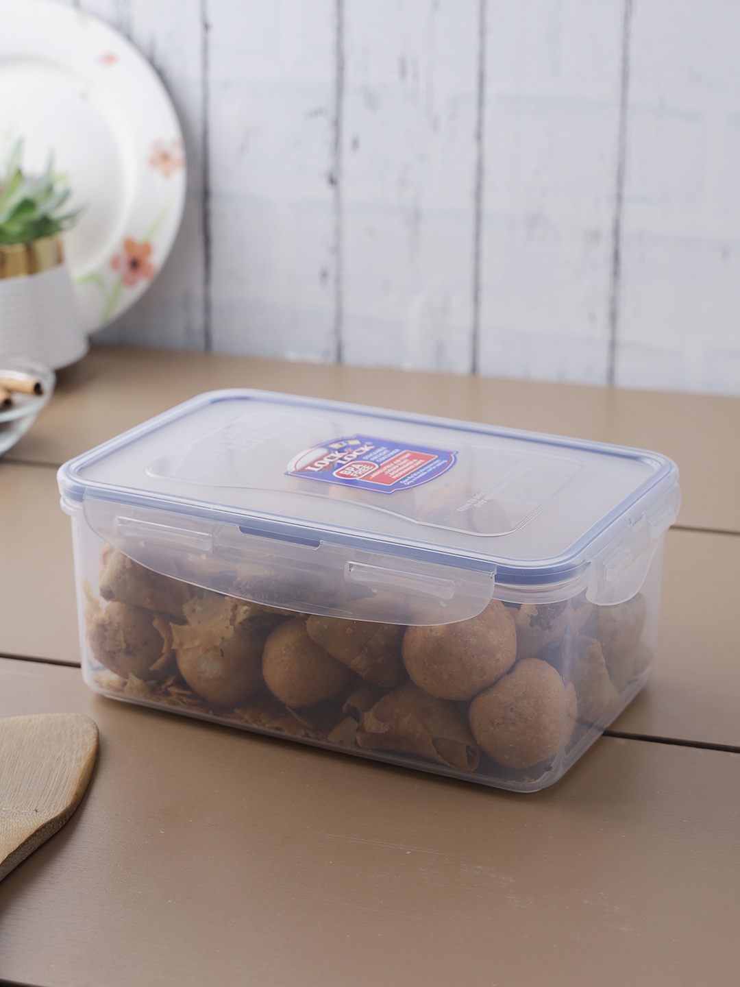 

Lock & Lock Transparent Plastic Airtight Food Storage Container With Leakproof Lid 1.4 L