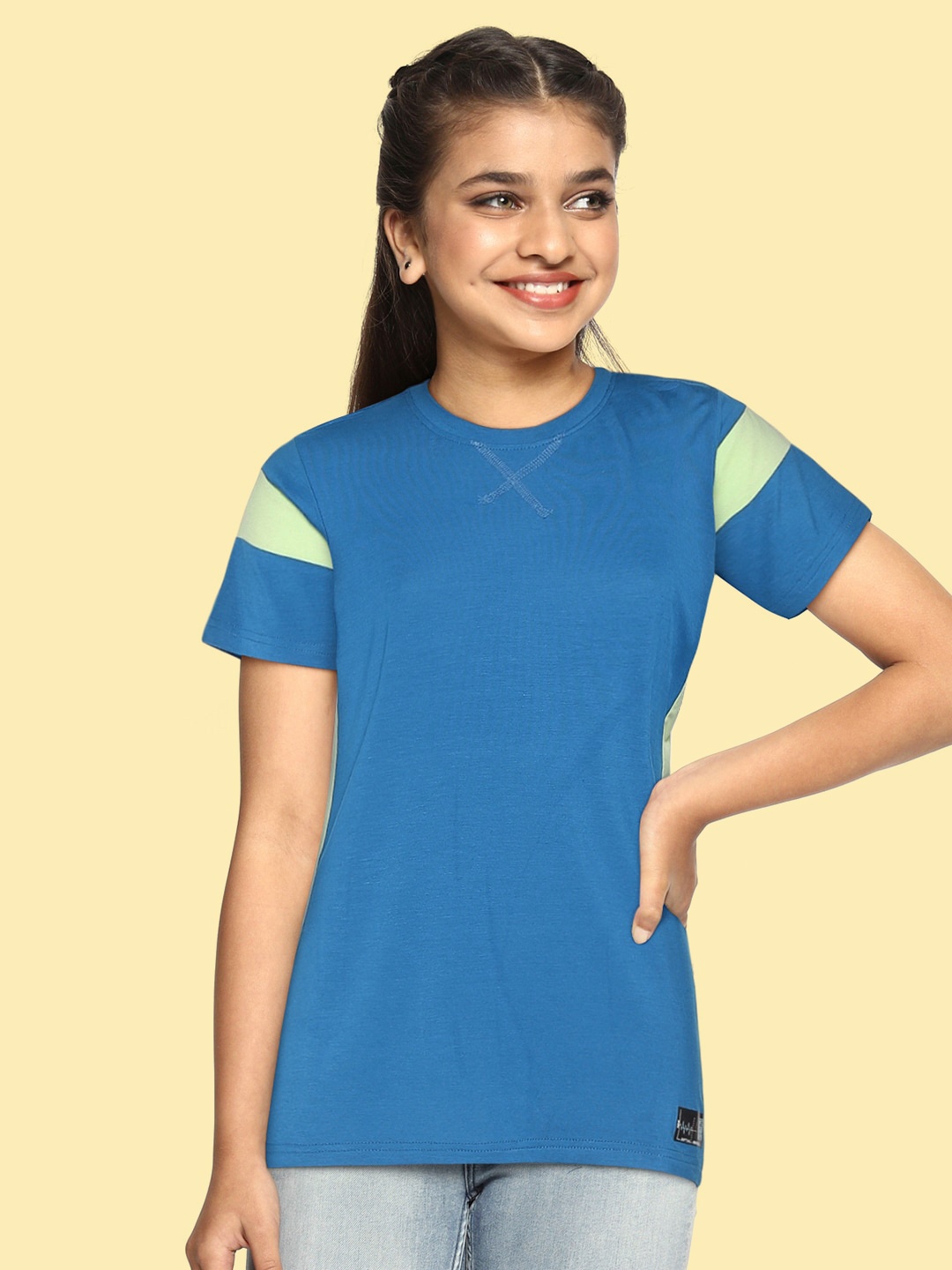 

HRX By Hrithik Roshan U-17 Lifestyle Girls Sky Diver Bio-Wash colourblock Tshirt, Blue